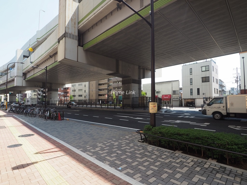 カテリーナ池袋西プラザタワー　前面道路歩道